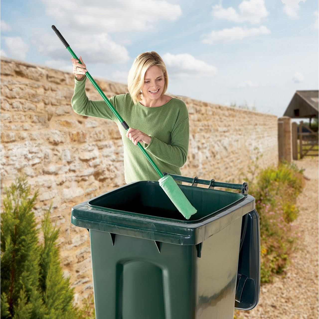 Wheelie Bin Loofah Brush Cleaner