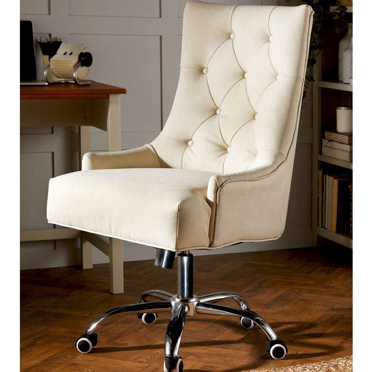 Winchcombe® Deluxe Swivel Chair