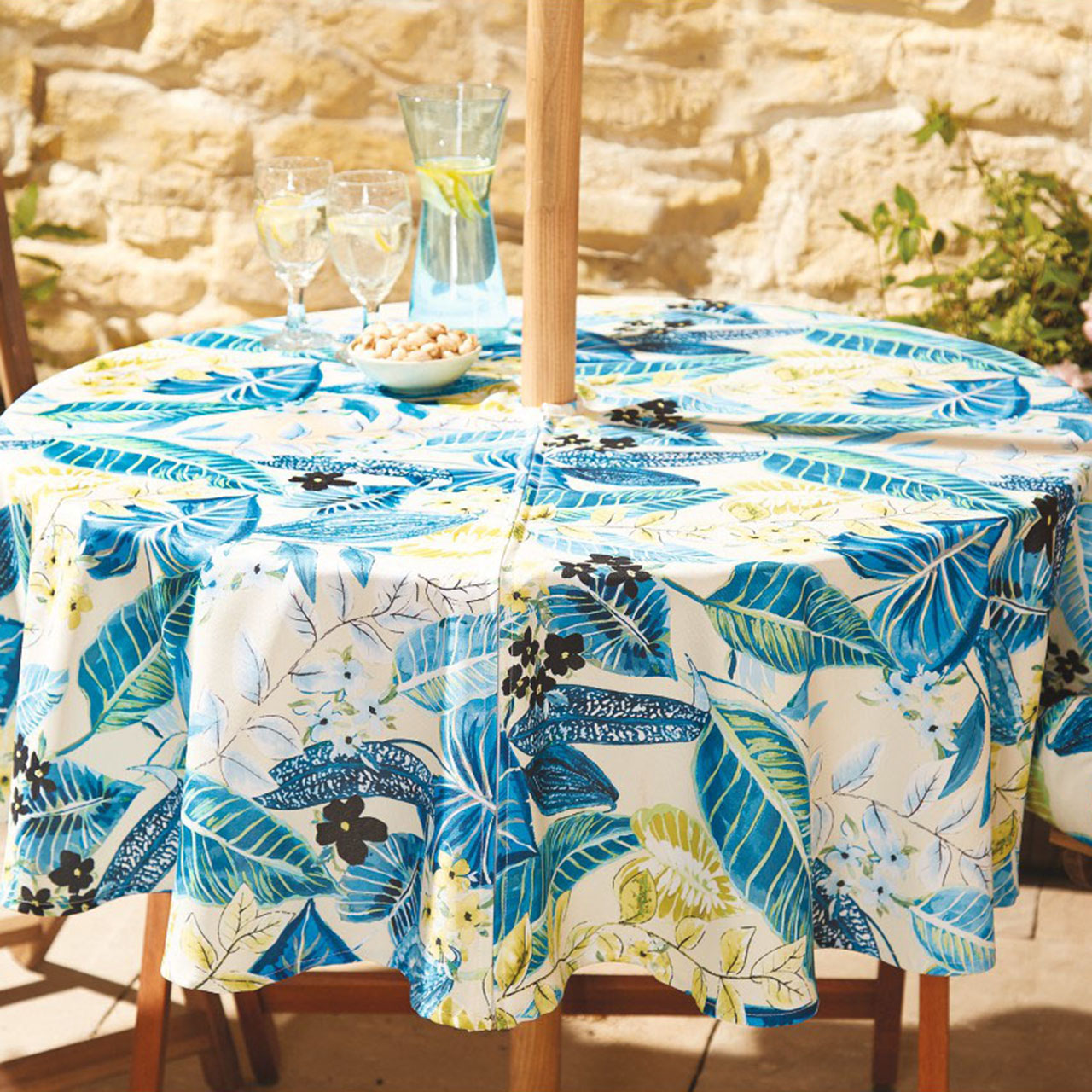 Shower Resistant Garden Tablecloths