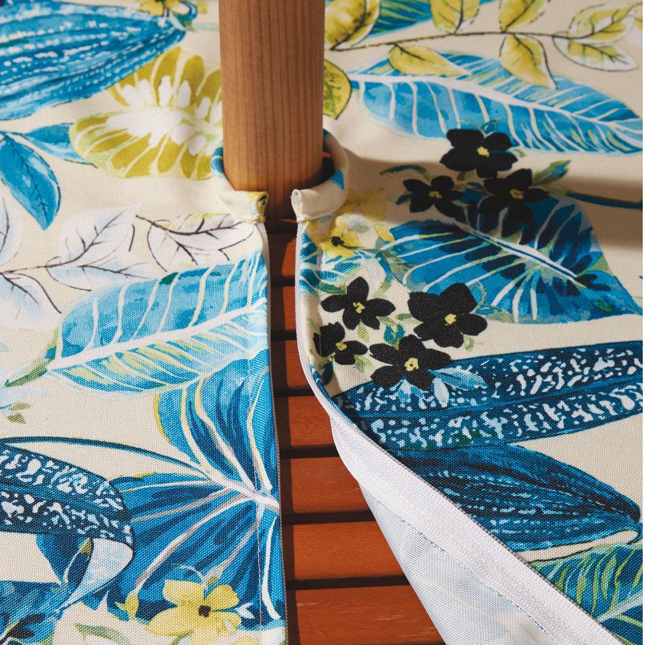 Shower Resistant Garden Tablecloths