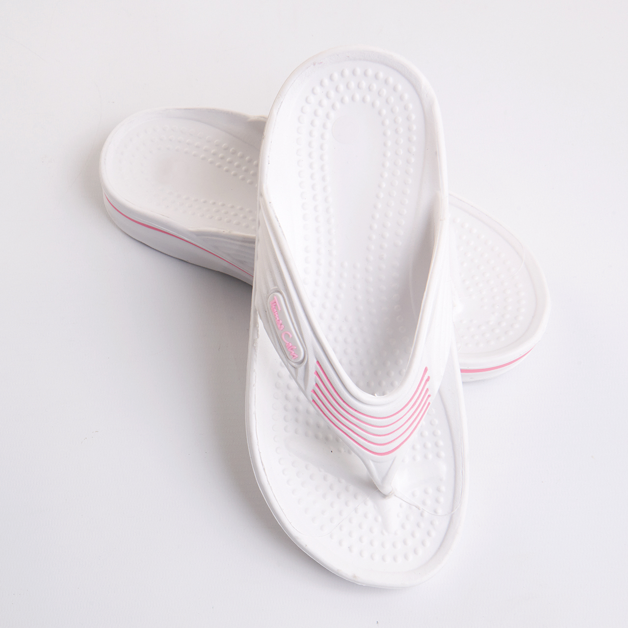 White nike deals flip flops