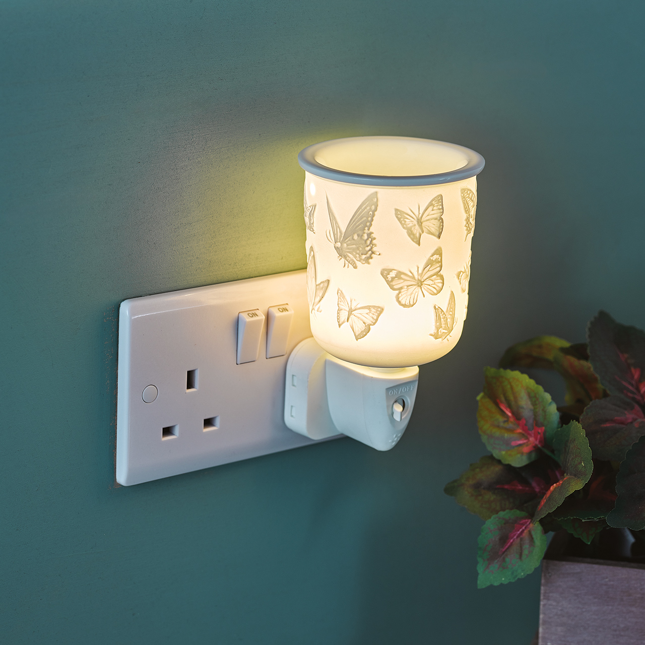 Porcelain Plug-In Lamp
