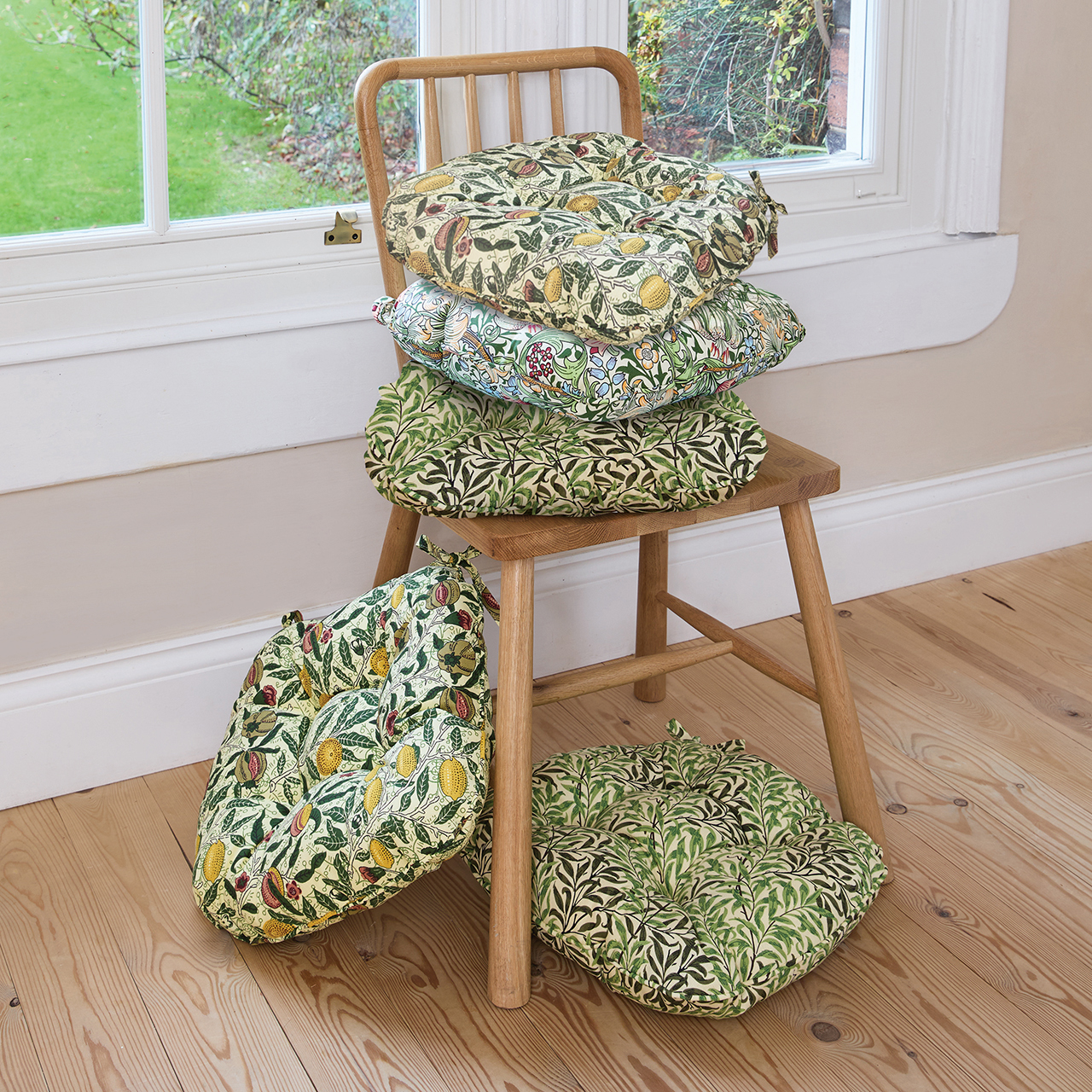 William Morris Button-effect Kitchen Seat Cushion