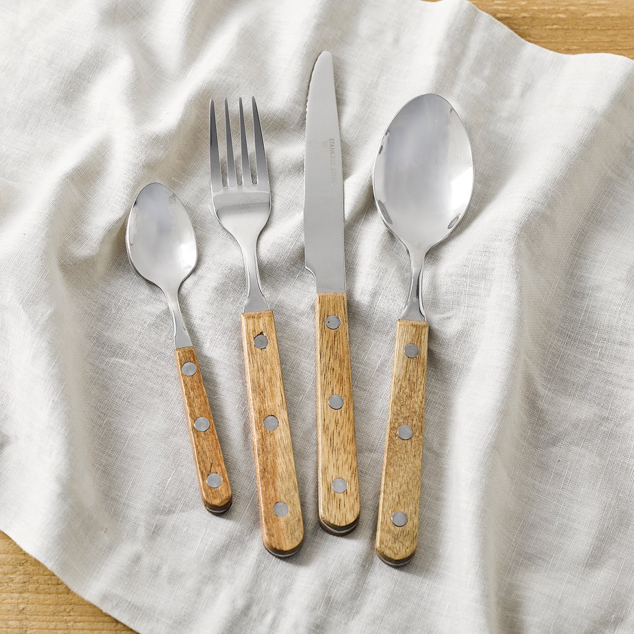 Wooden Bistro 16-Piece Cutlery Set