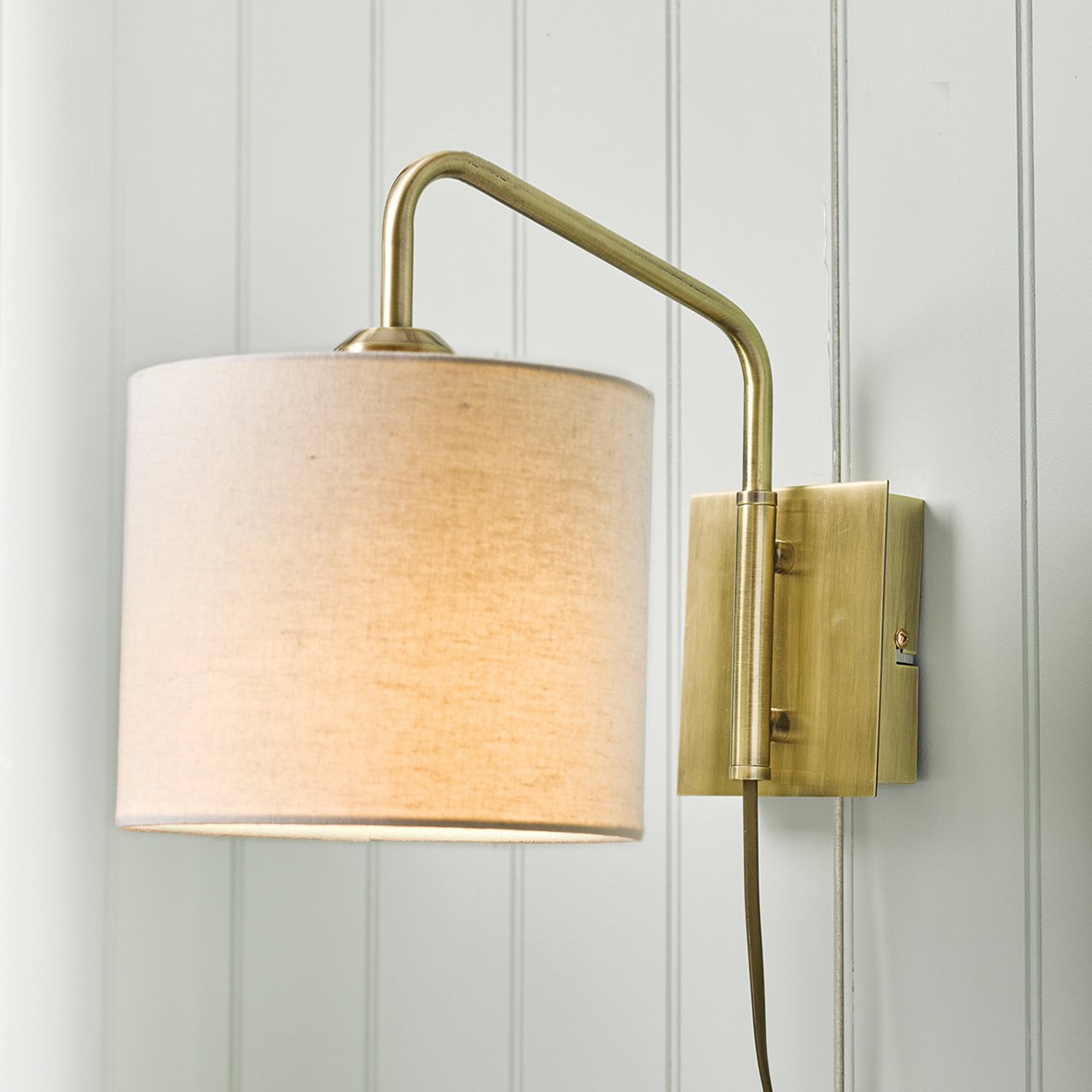 Plug-in Wall Mounted Swing Lamp