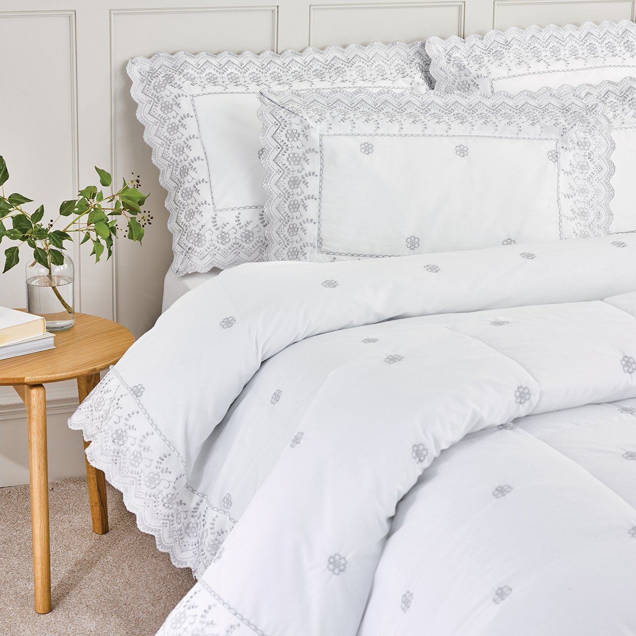 Arianna Bedspread