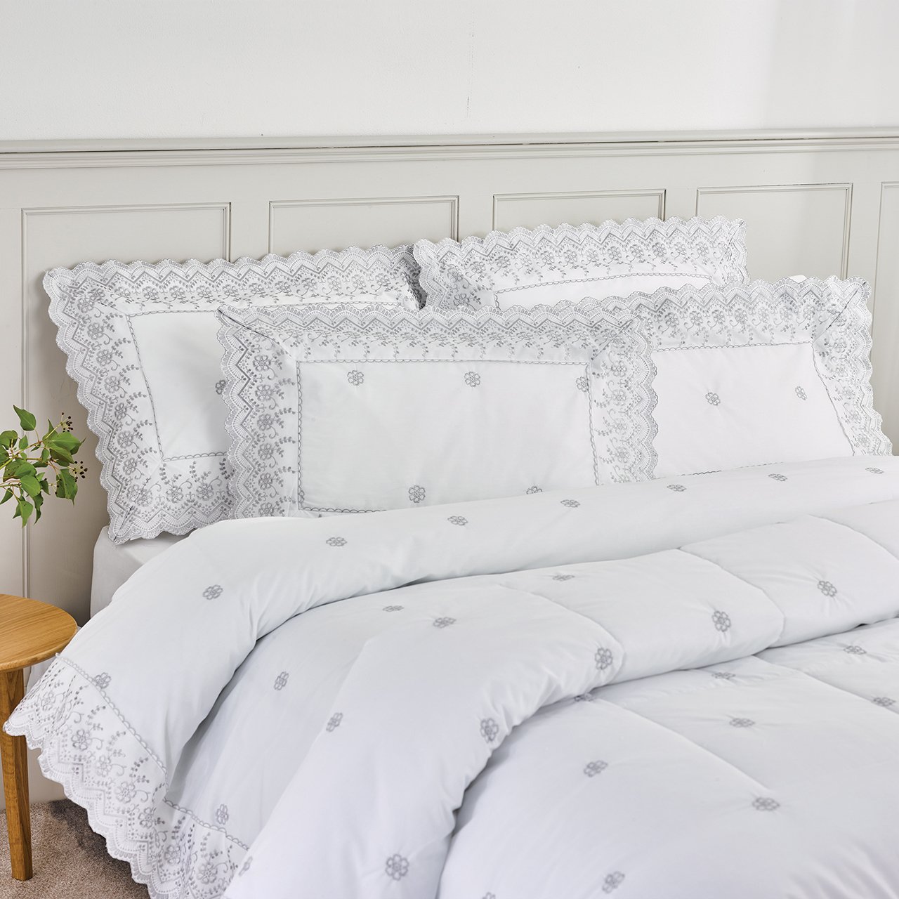 Arianna Bedspread