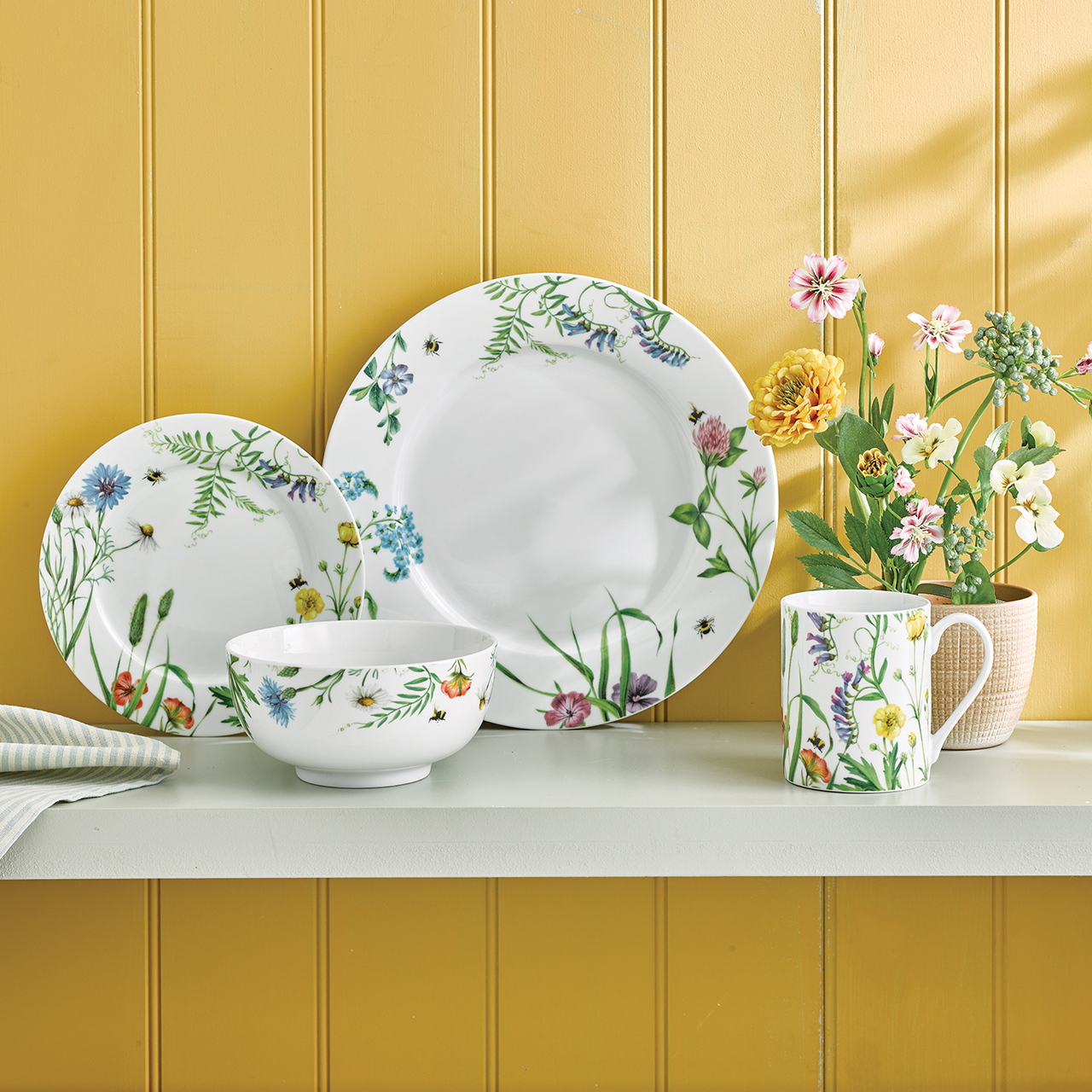 Portmeirion Bumble Bee Dinner Set