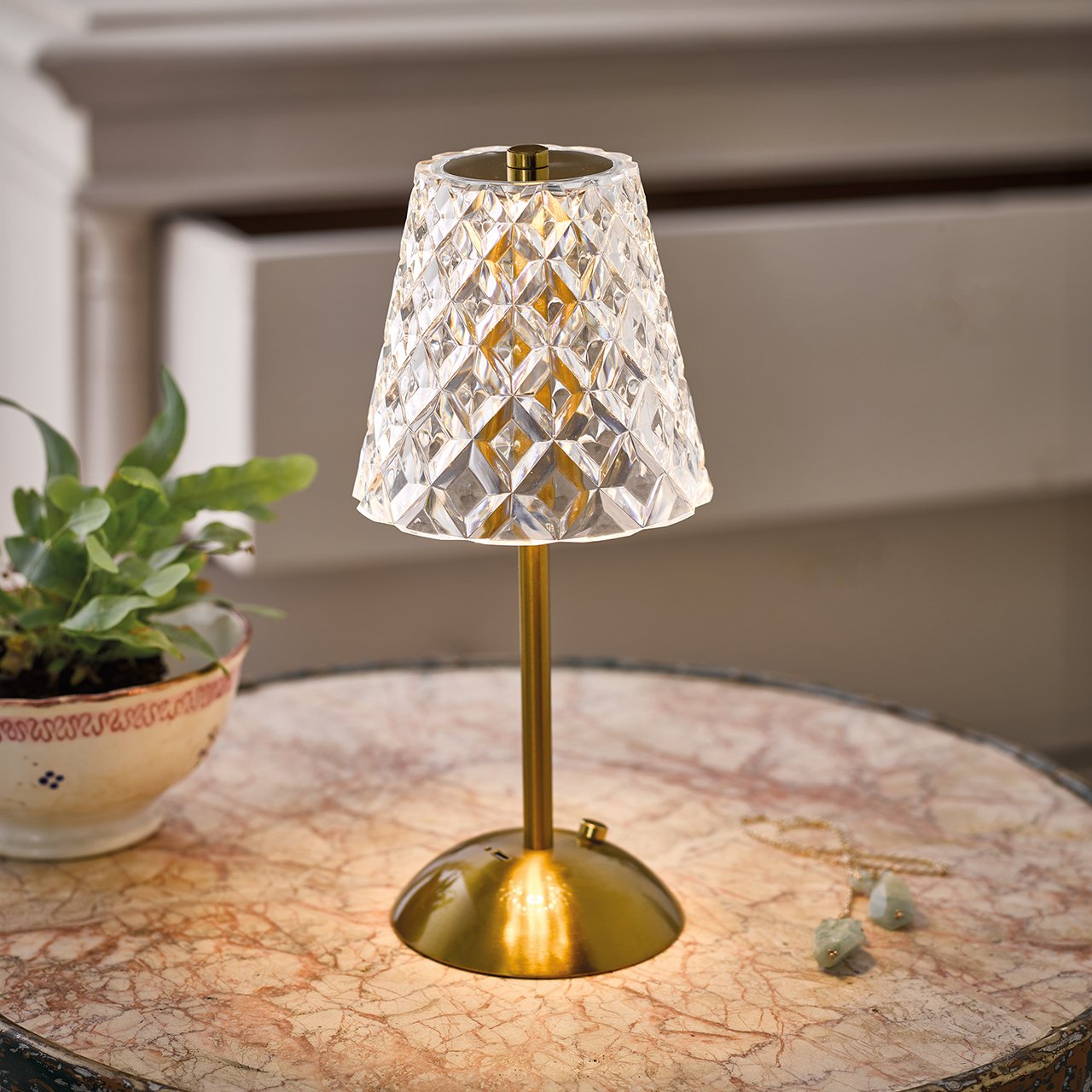 Rechargeable Faceted Table Lamp