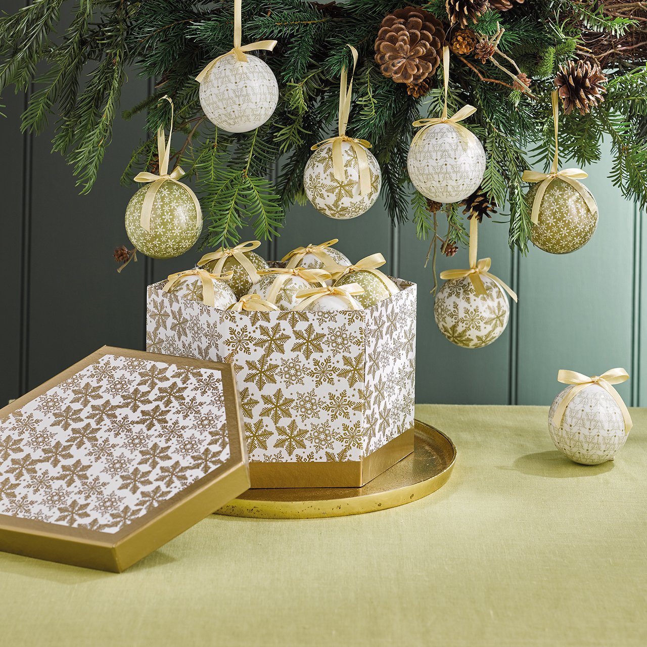 Snowflake Baubles, Set of 14