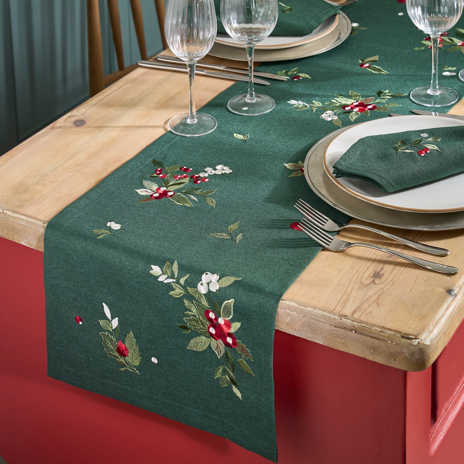 Festive Berries Table Runner