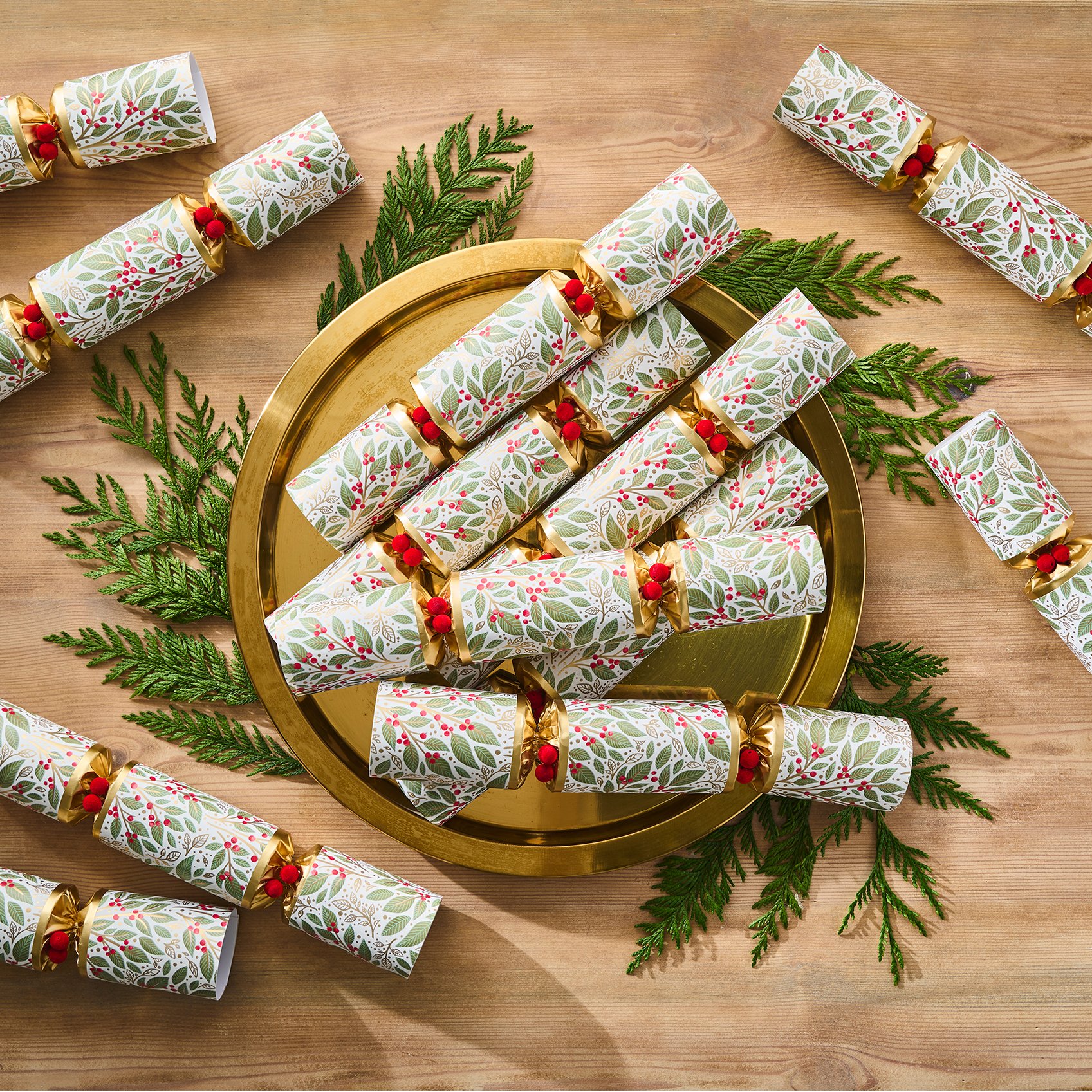 Set of 12 Festive Berries Crackers