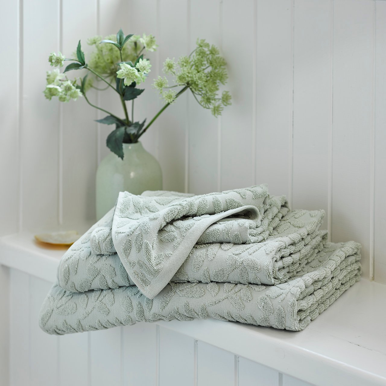 Jacquard Leaf Towel 500gsm