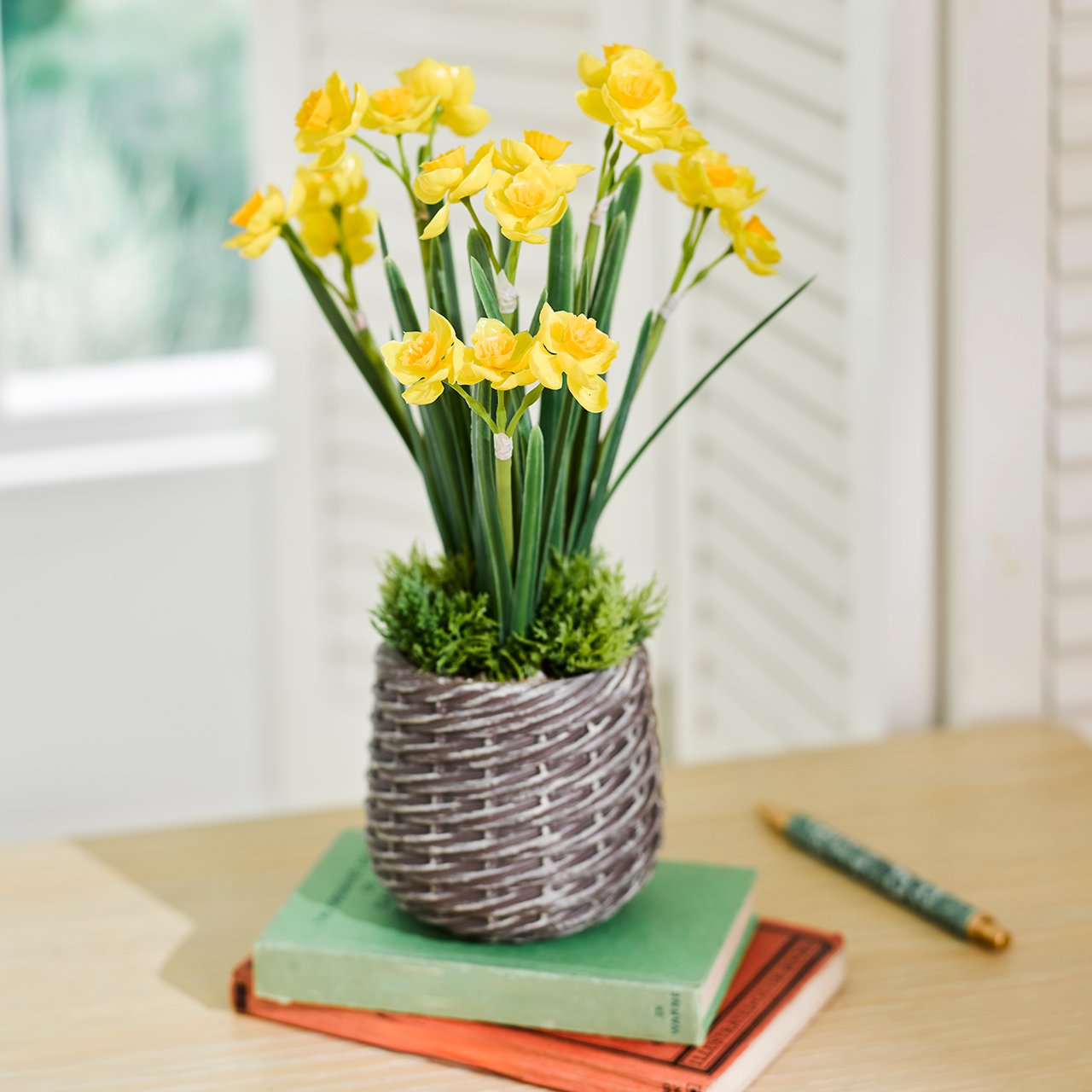 Faux Daffodil Arrangement