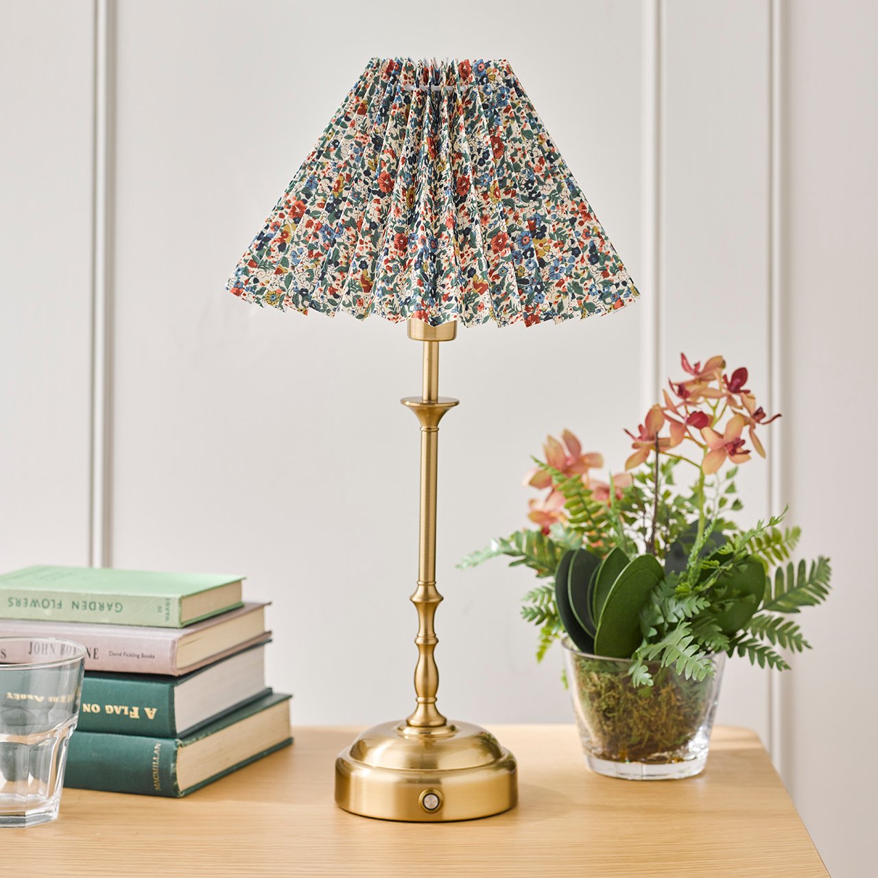 Floral Shade Rechargeable Lamp