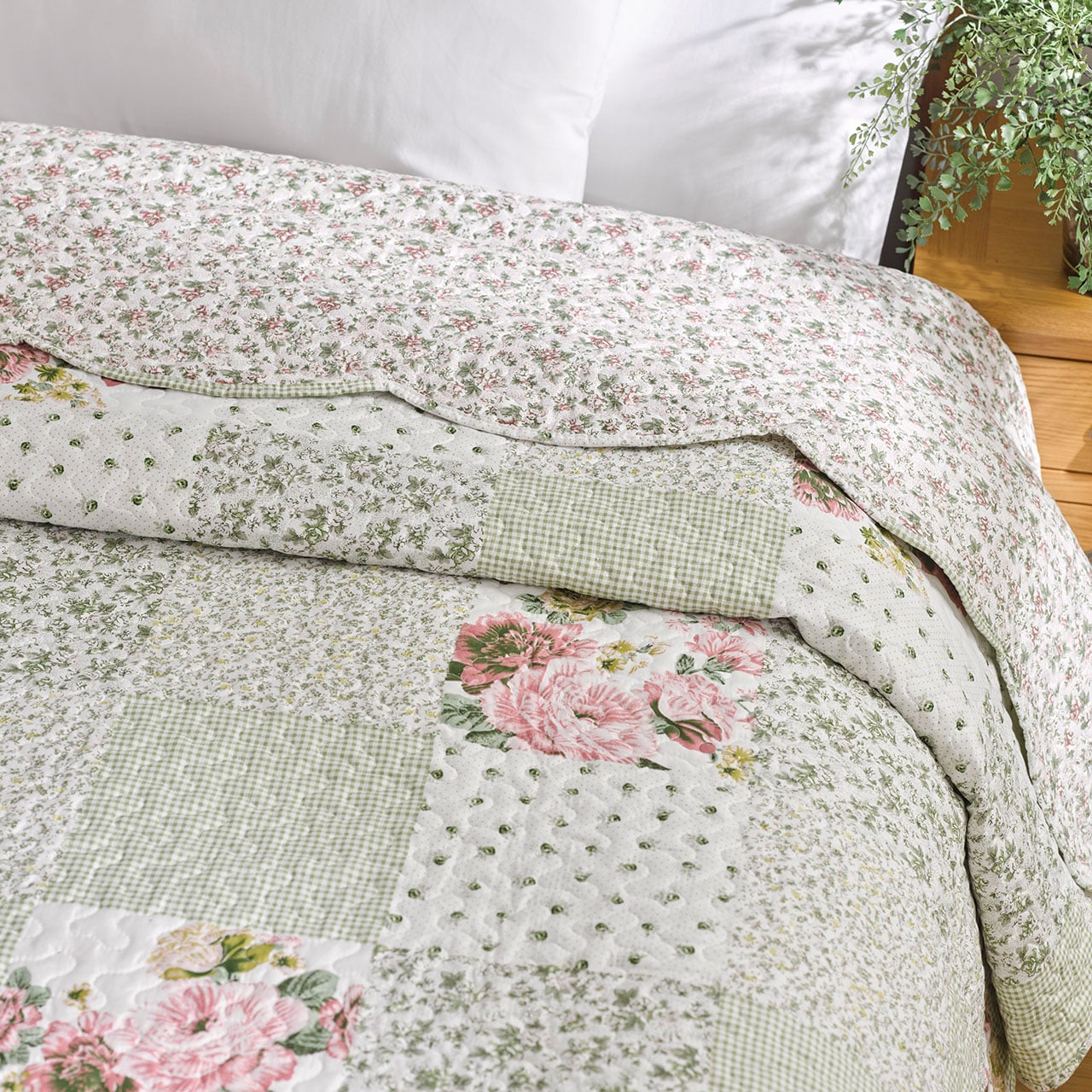 Green Reversible Patchwork Print Bedspread