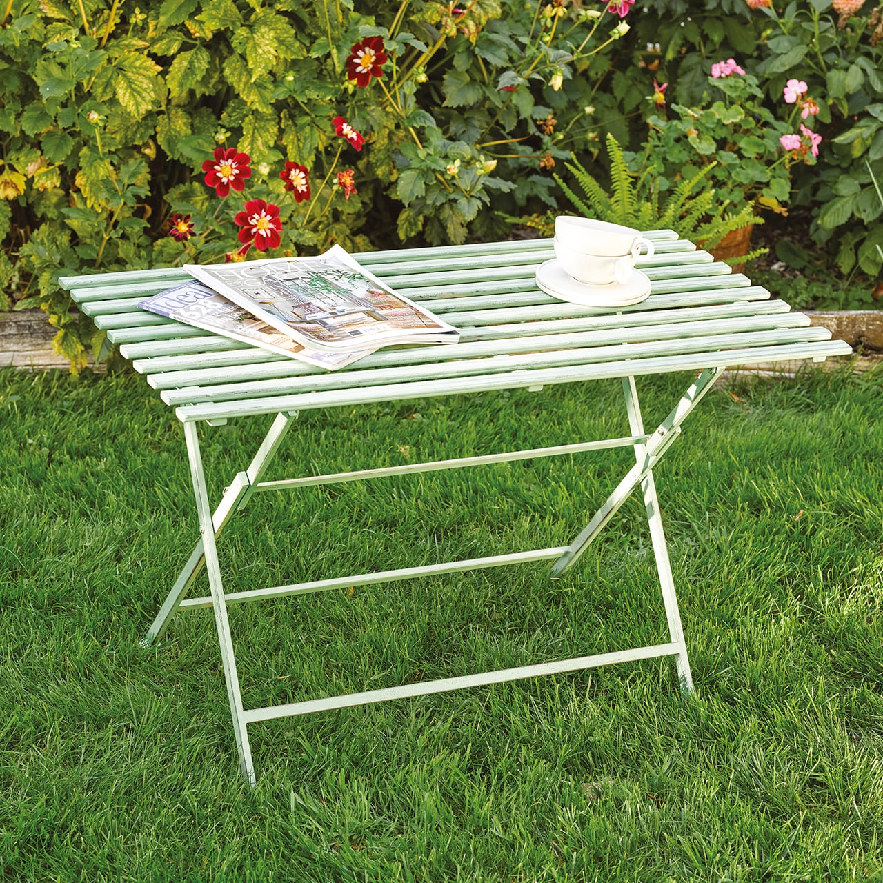 Leafield Slatted Table
