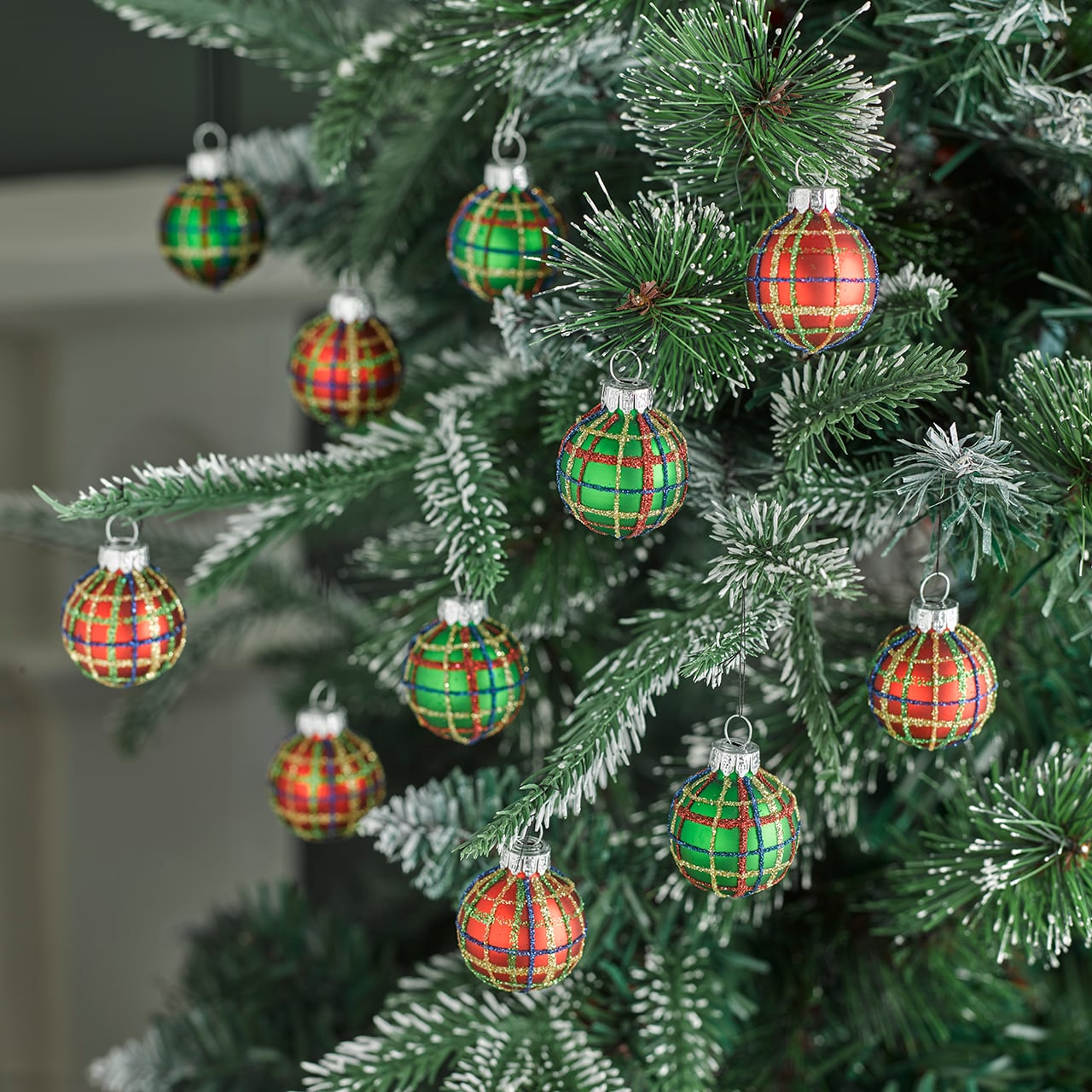Set of 12 Tartan Baubles