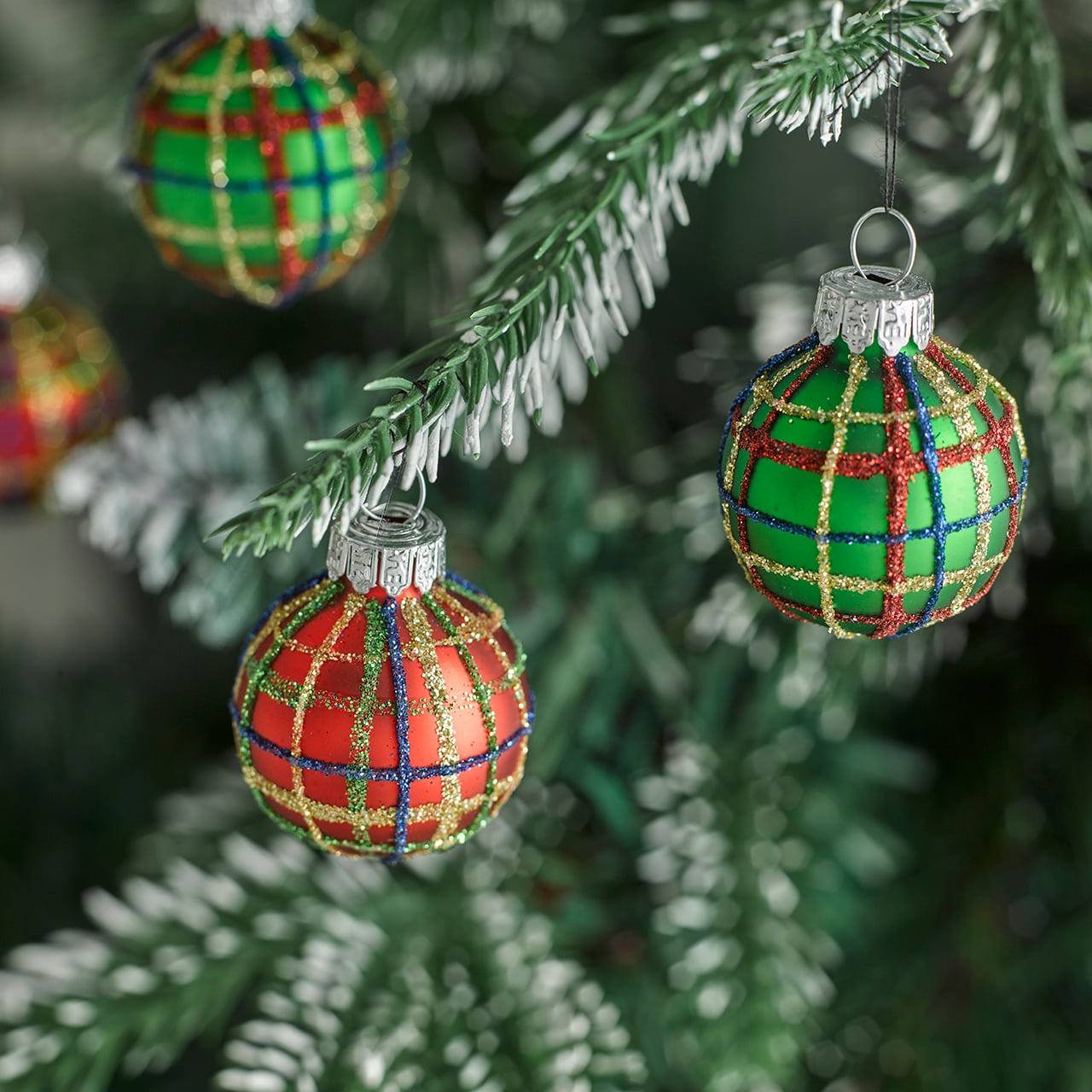 Set of 12 Tartan Baubles