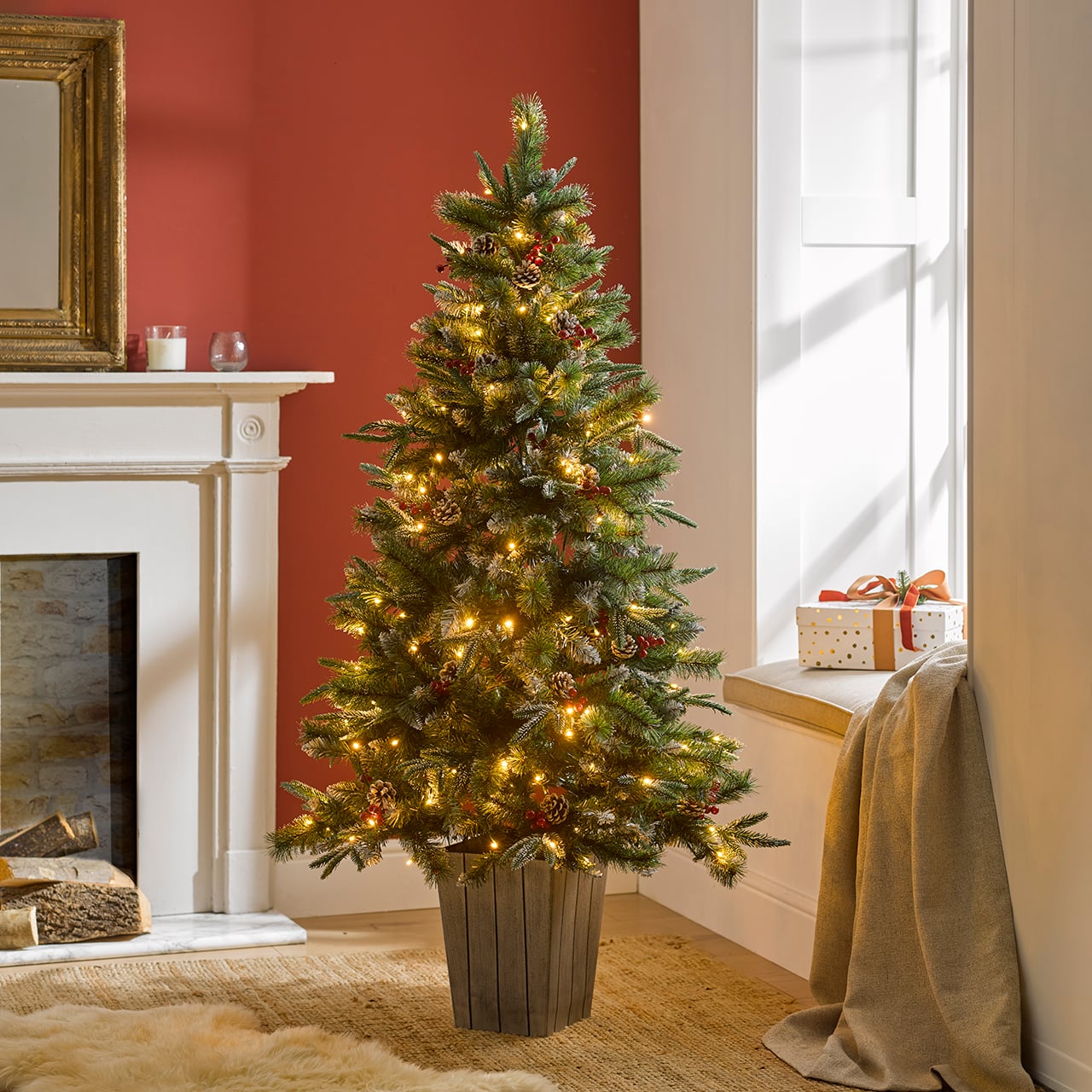 Potted Pre-Lit Jersey Spruce with Pinecones