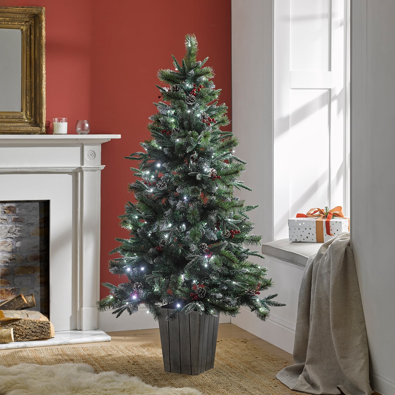 Potted Pre-Lit Jersey Spruce with Pinecones