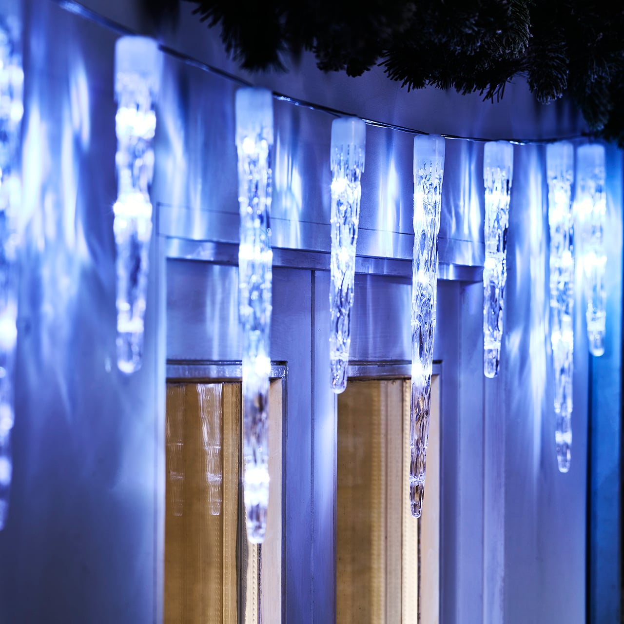 24 Colour-Changing Icicle Lights