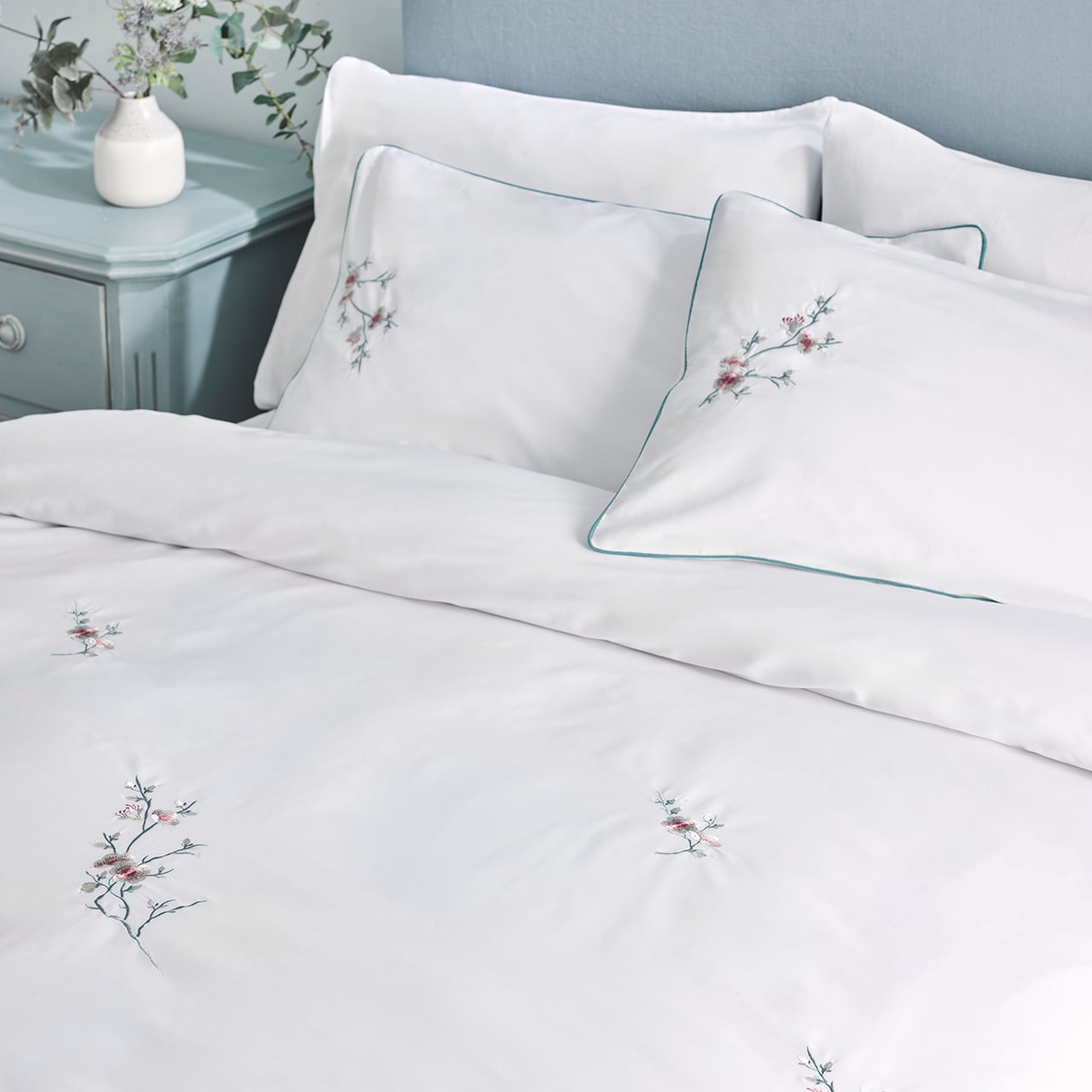 Embroidered Blossom Duvet Set
