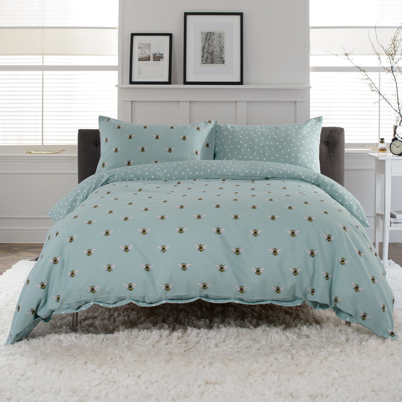 Humming Bees Duvet Set