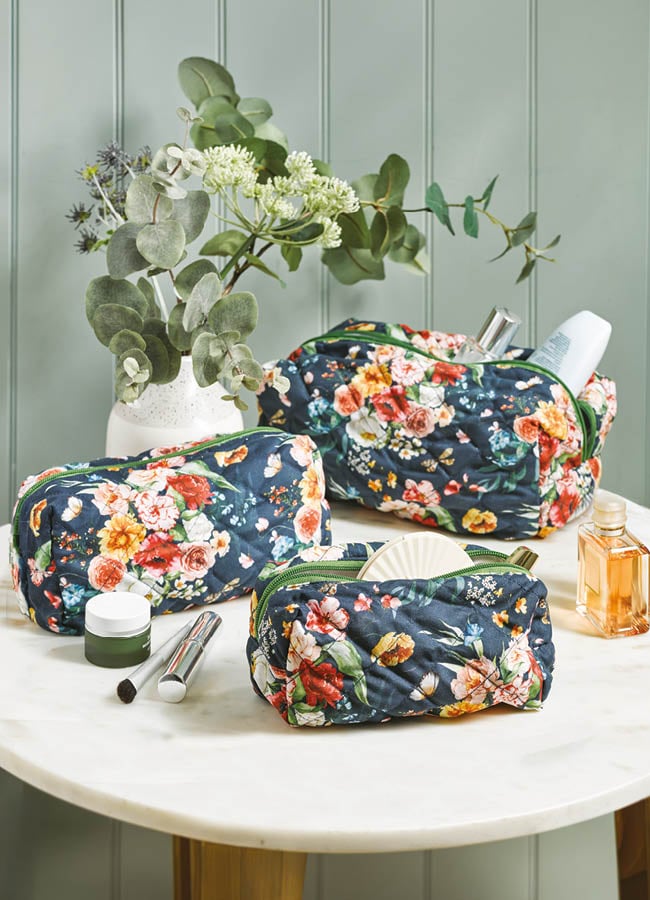 Image of 3 floral makeup bags in 3 nesting sizes