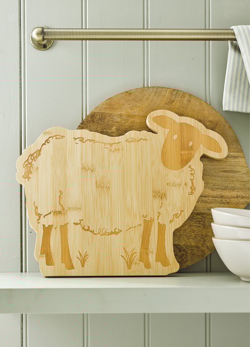 Wooden chopping board in shape of a sheep